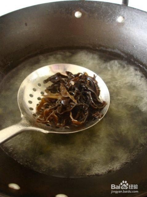 家常拌饭的制作