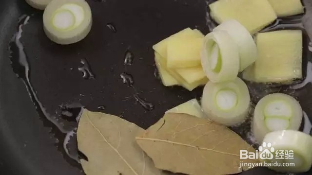 九段香团年肘子的做法