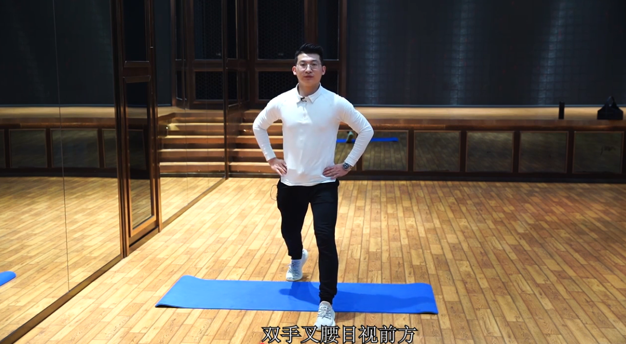 怎么练习箭步蹲来强化腿部力量