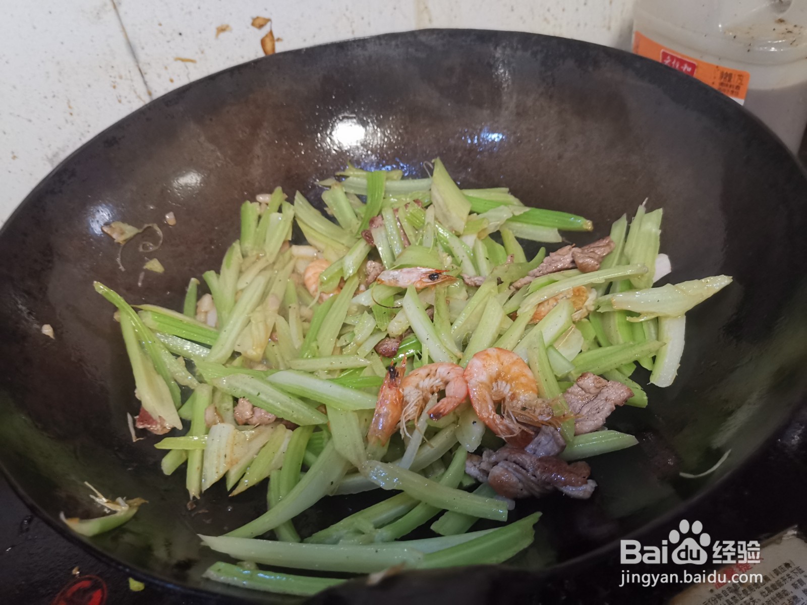 肉片炒河虾芹菜的做法
