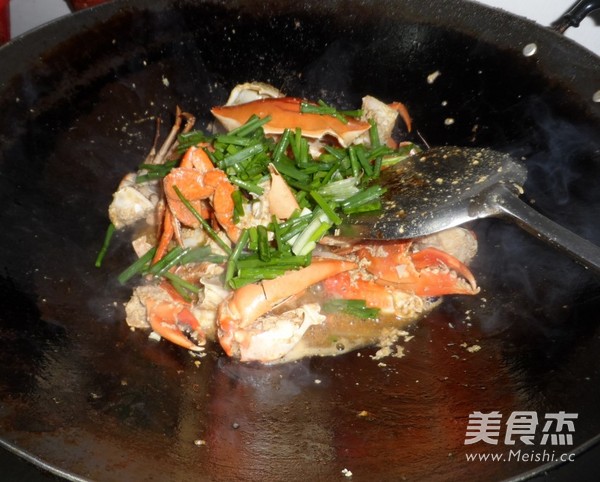 姜葱炒肉蟹的做法