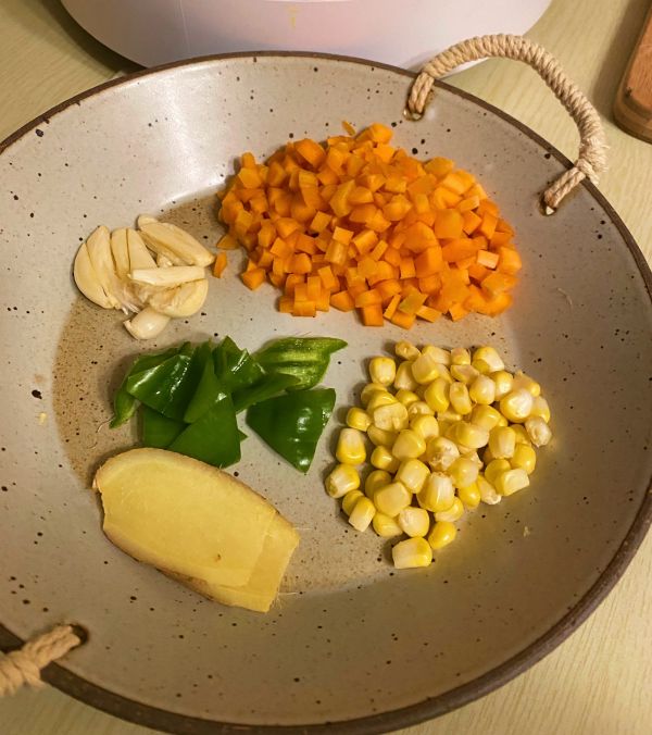 电饭煲快手排骨焖饭