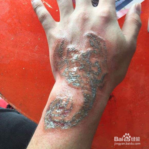 怎么洗纹身不留疤
