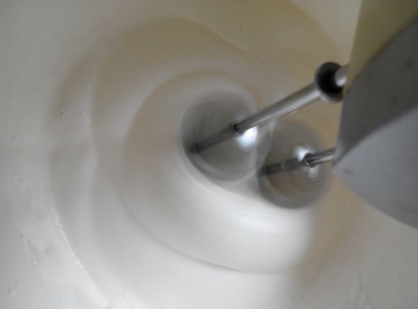 花朵奶油香芒戚风蛋糕