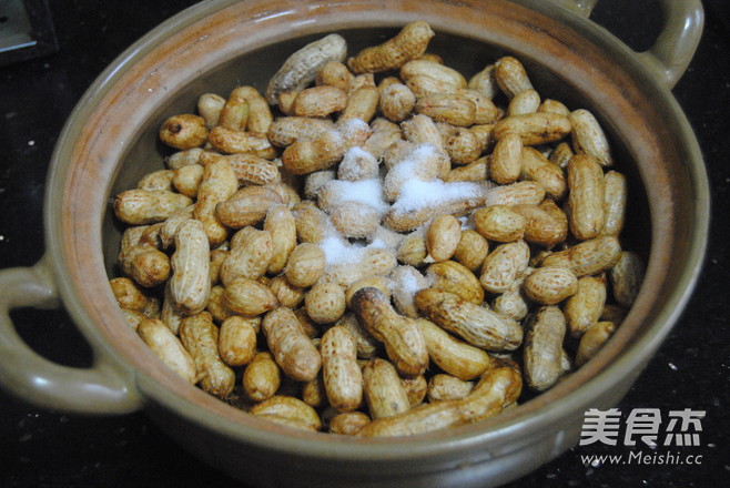 盐味花生的做法