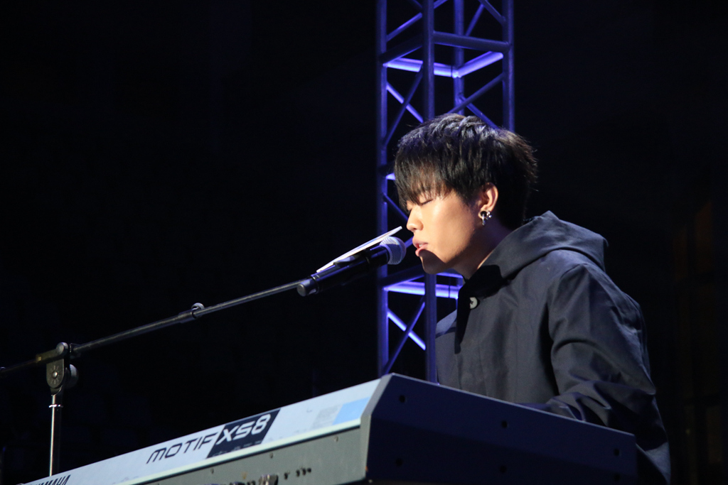 歌词“为你写诗，为你...为你做不可能的事