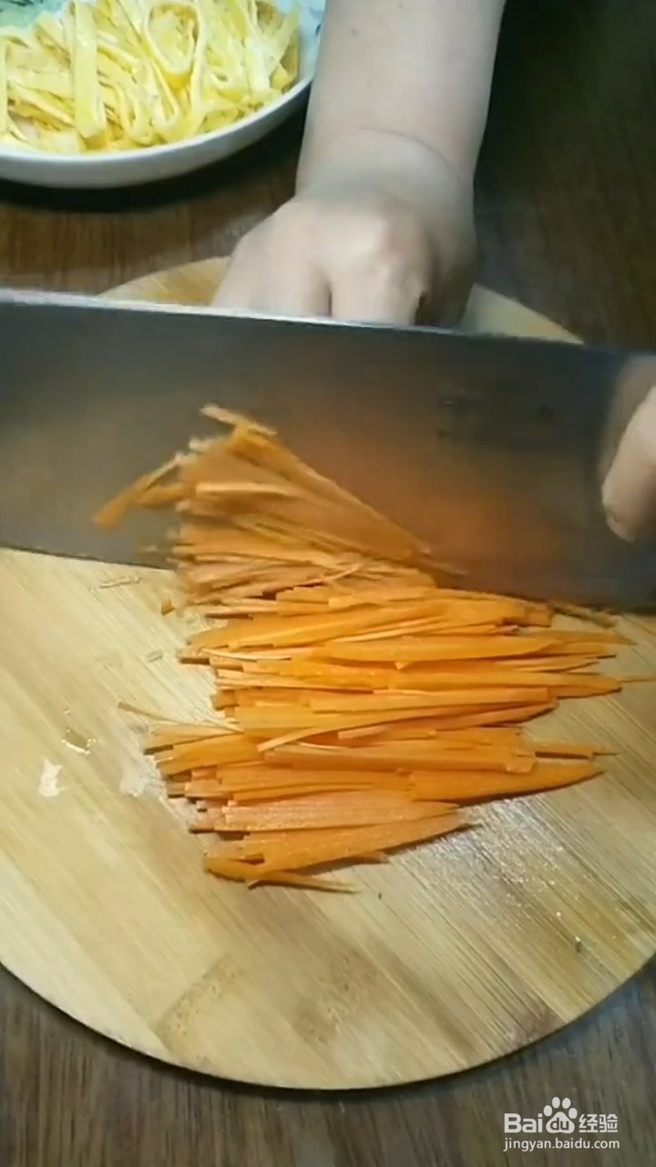 如何制作年夜饭五彩拉皮