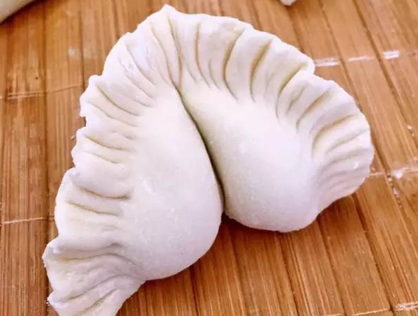 在包饺子的过程中把面团揉成长条的分成一个一个小段一个小段的名字叫什么
