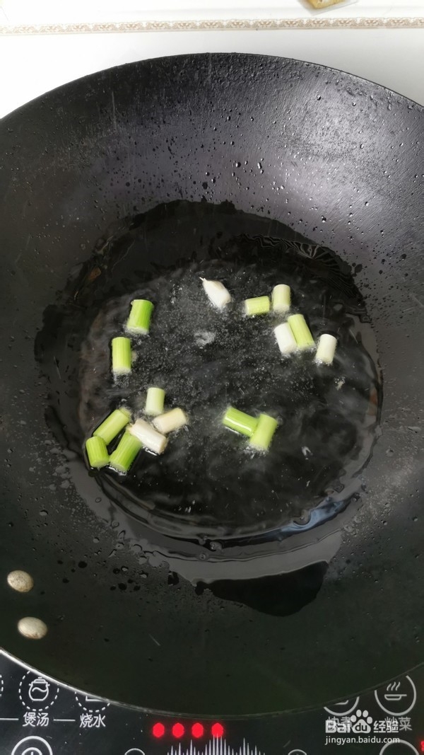 虾米的鲜味配上角瓜：角瓜炒虾米