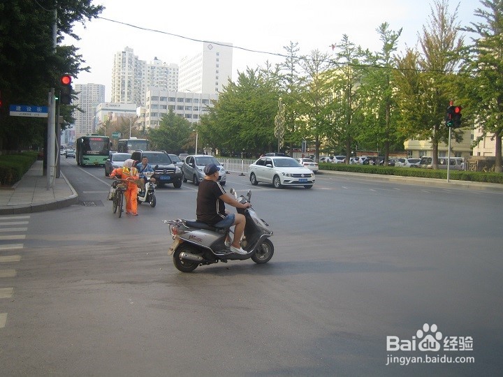 市中心的道路怎样行驶和行走