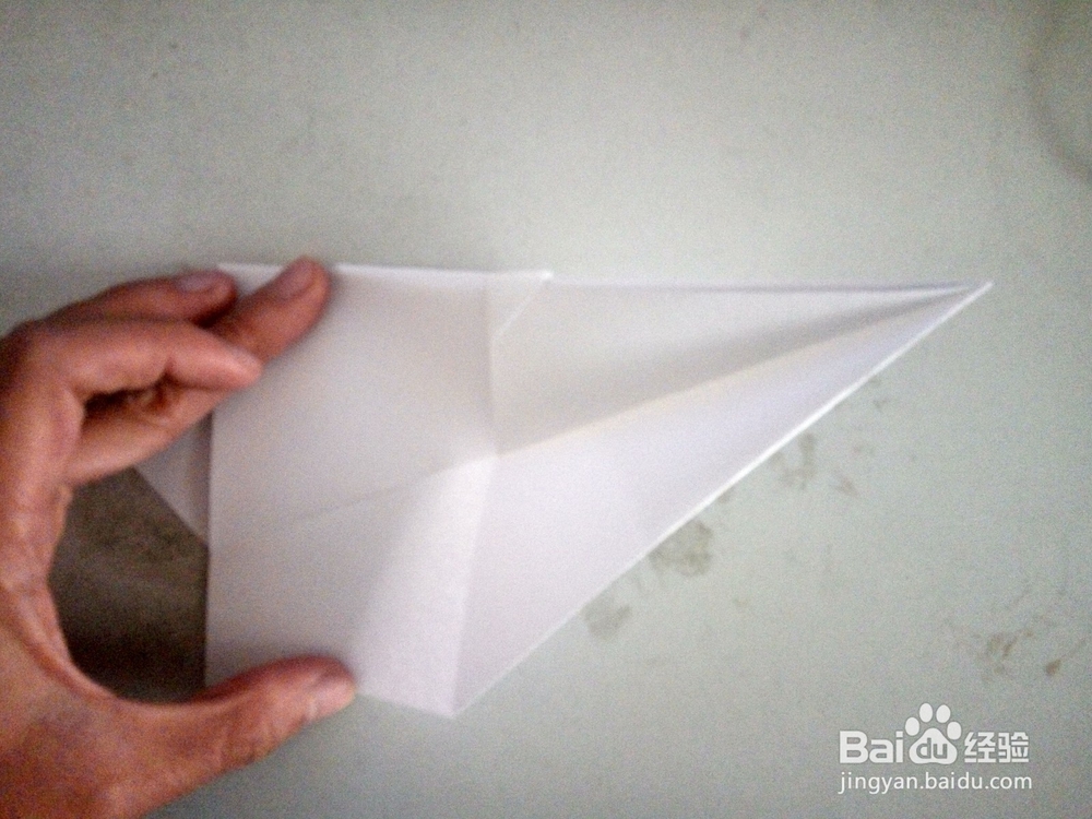 如何制作飞的持久的纸飞机