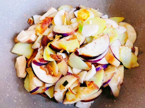 酱香小炒素什锦菜