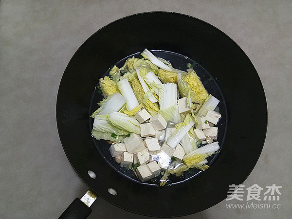 干贝白菜豆腐菌菇汤