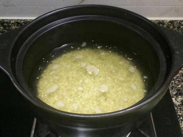 南瓜黑芝麻藜麦粥