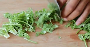 吮指油炸香辣六月黄