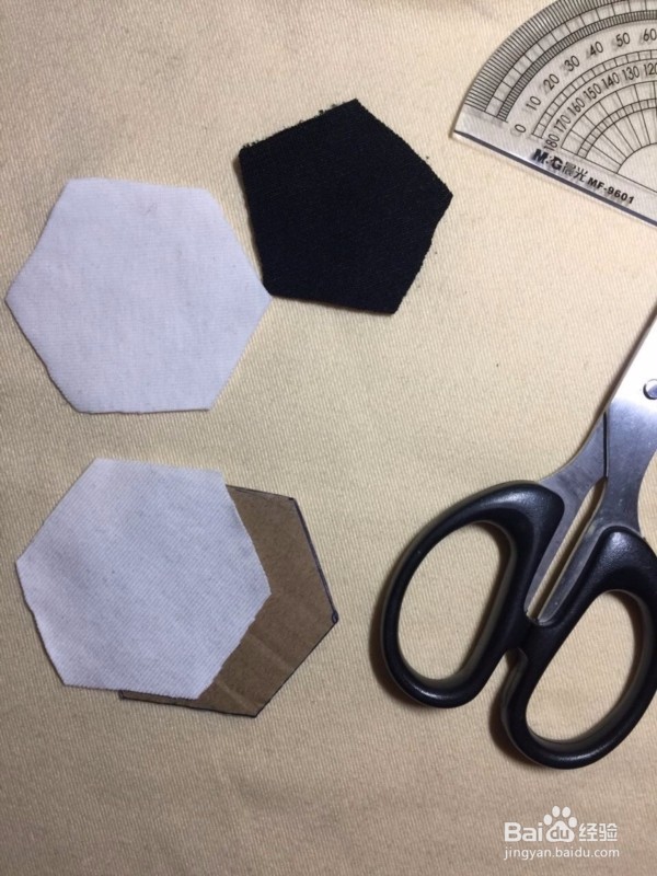 教你用废旧衣服制作简单有创意的布艺足球