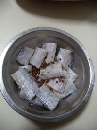 另类口味椒盐干煎带鱼