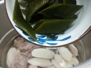 排骨山药海带汤