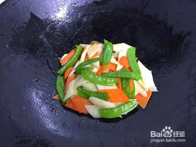 荷兰豆炒山药的做法