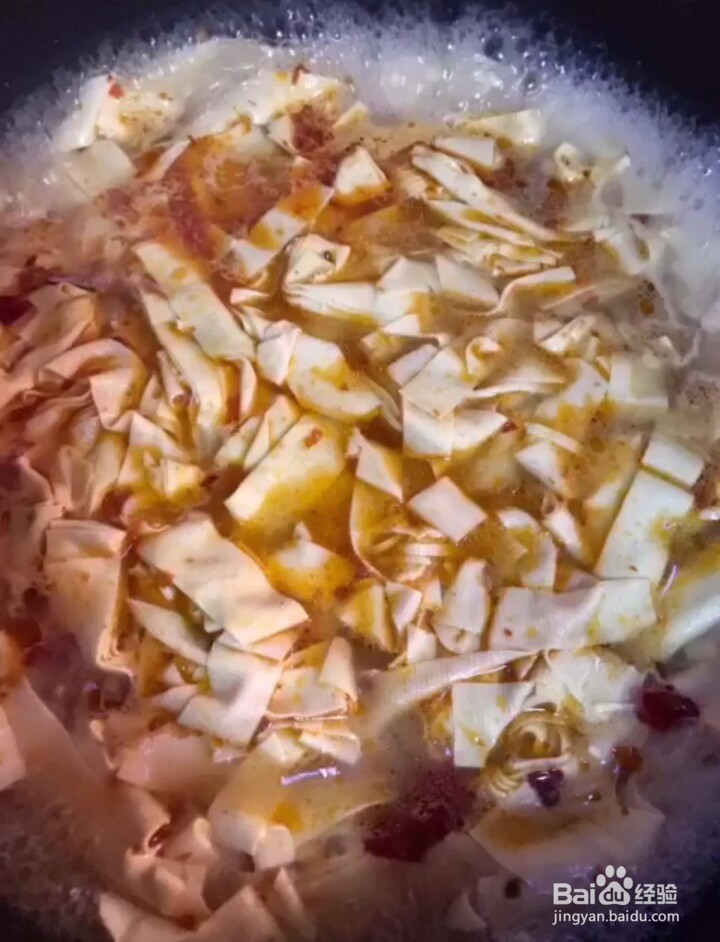 如何制作麻辣水煮干豆腐？