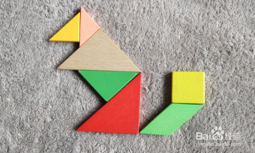 竖尾巴的小松鼠用七巧板怎么拼?