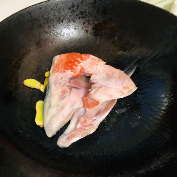 三文鱼头鱼排汤