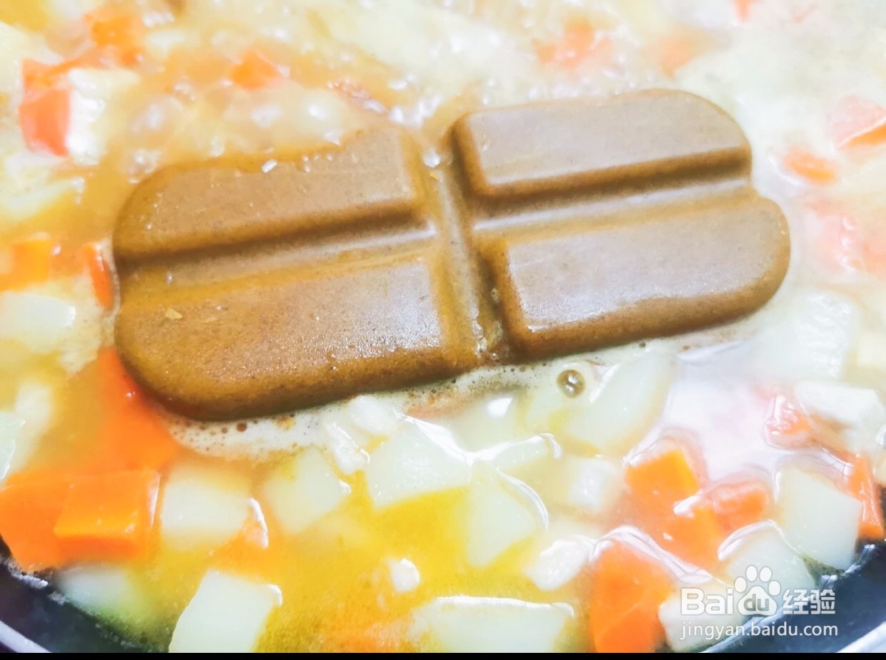 汤汁浓郁的咖喱土豆拌饭