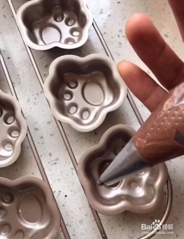 如何制作猫爪小蛋糕?