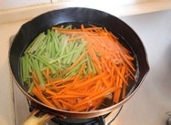 凉拌胡萝卜丝的做法