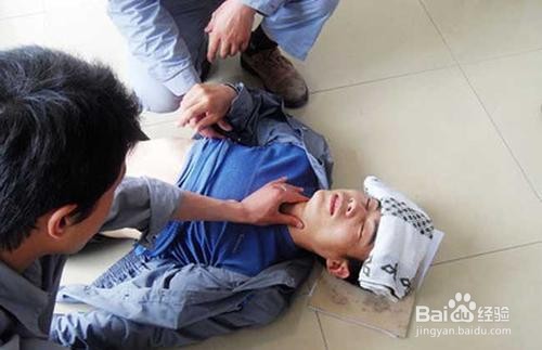 盛夏时节如何有效防治中暑呢？