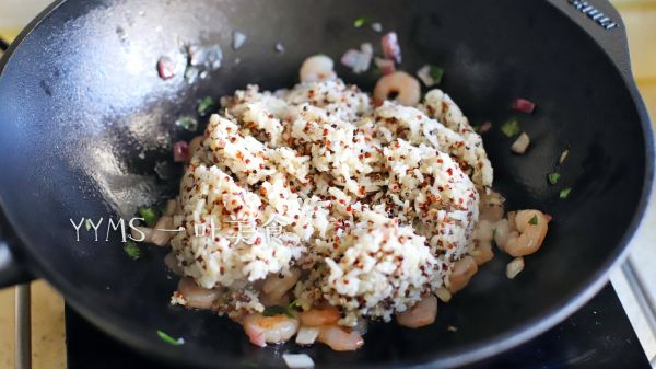 三色藜麦虾仁九层塔炒饭
