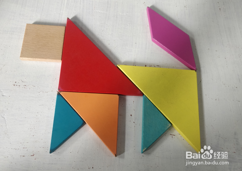 用七巧板怎样拼一只四脚挨地站着的猴子?