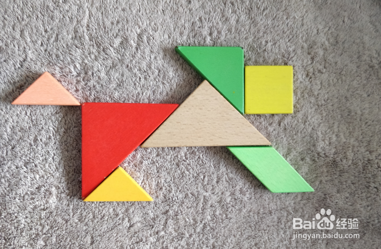 用七巧板怎样拼一只兴奋的狗？