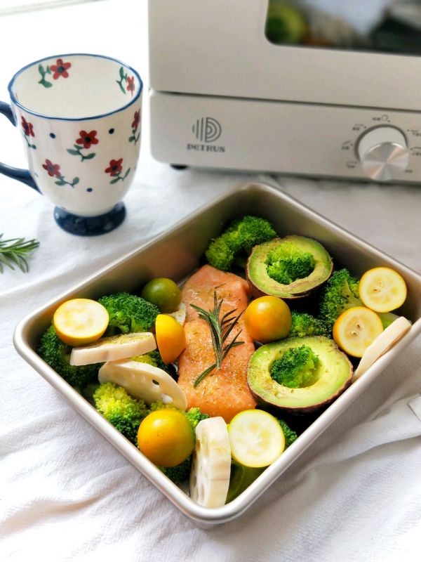 迷迭香烤三文鱼蔬果拼盘