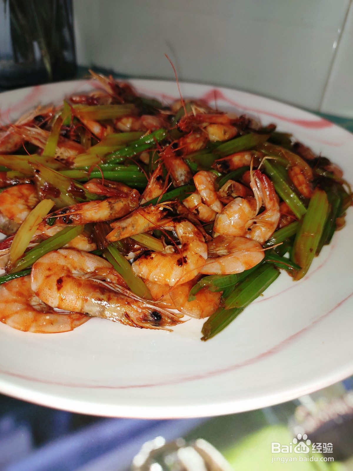 芹菜小河虾的做法