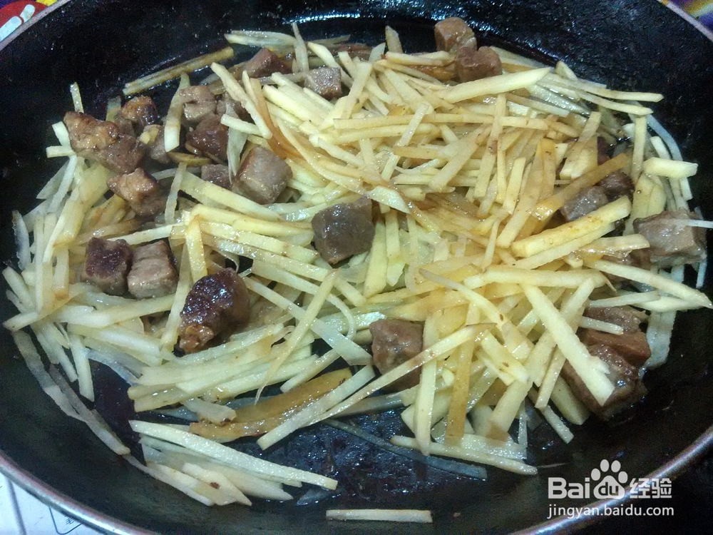 牛腩块炒土豆丝