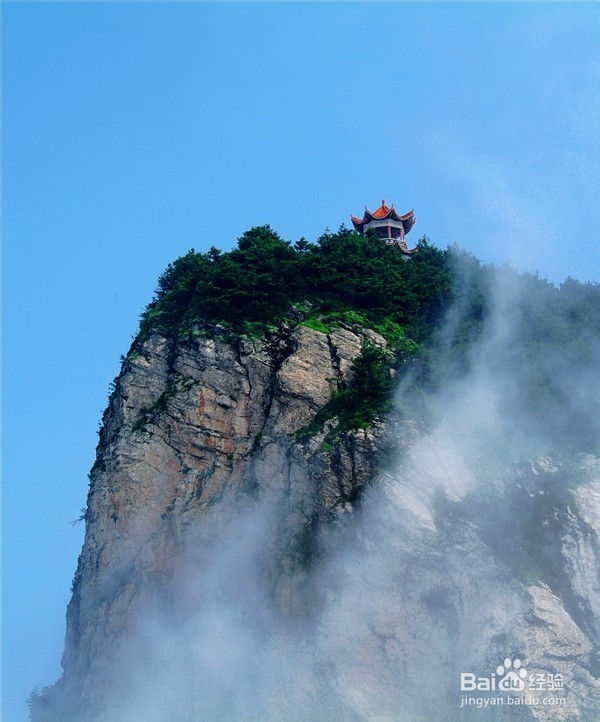 中原第一峰 遍山色正浓 要想赏红叶 还是龙峪湾