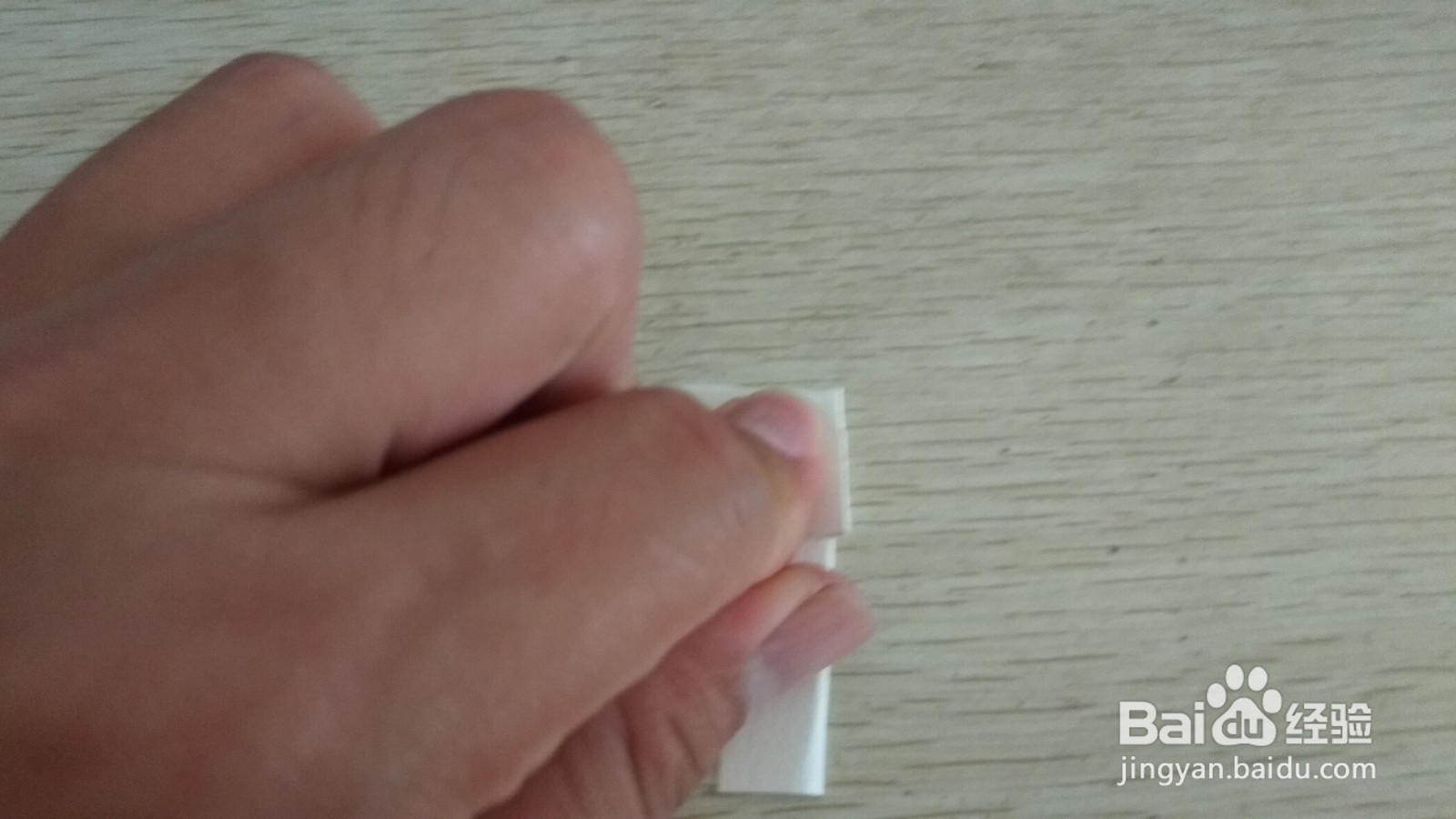 如何用一块正方形的纸做简易的中性笔的支架
