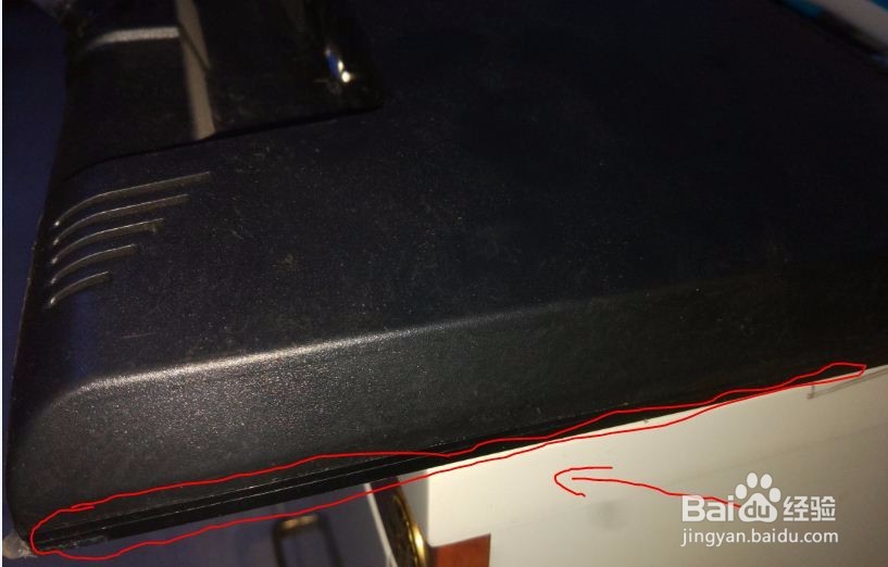 如何拆除显示器并更换零件