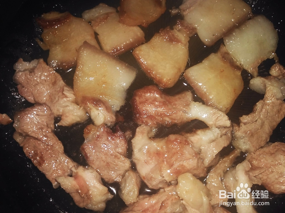 腐乳鸡皮果焖煎肉的做法