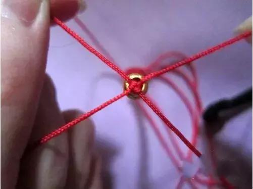 求三个转运珠手链怎样用红绳编