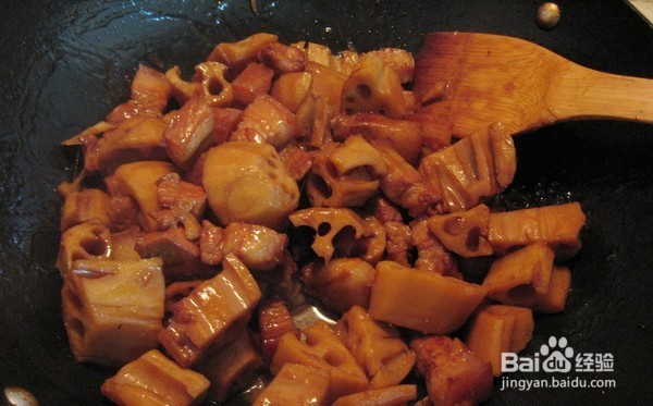 五花肉搭配藕块炖着吃，一个字——香！