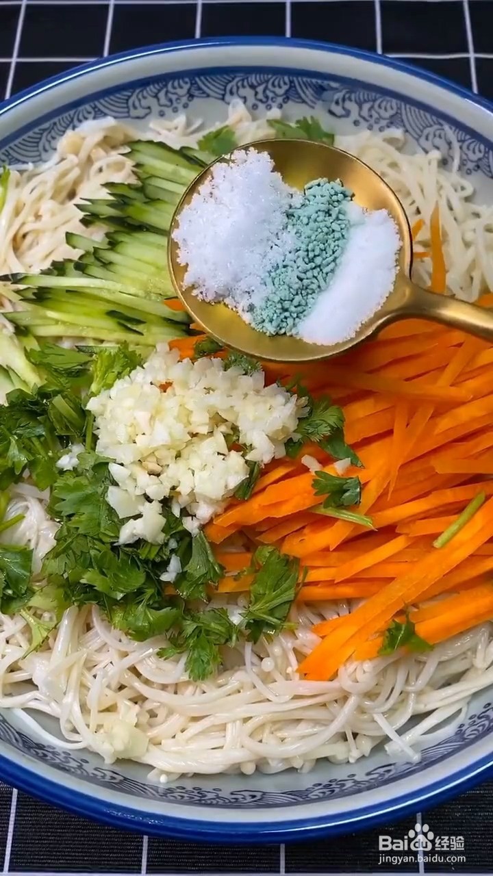 如何自制美味好吃的拌金针菇