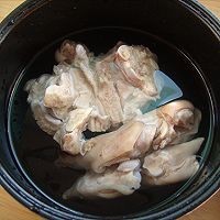 冬季多喝黄豆猪蹄汤