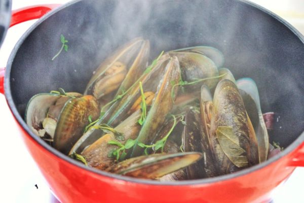 白葡萄酒焗青口