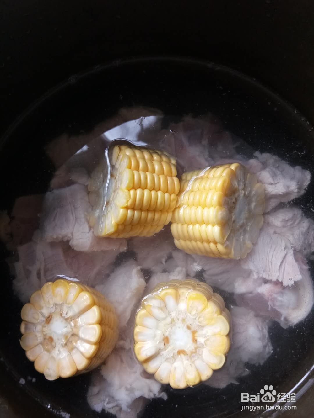 排骨汤怎么炖好喝——玉米炖排骨。