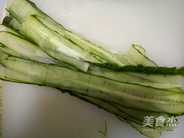 凉拌黄瓜卷的做法