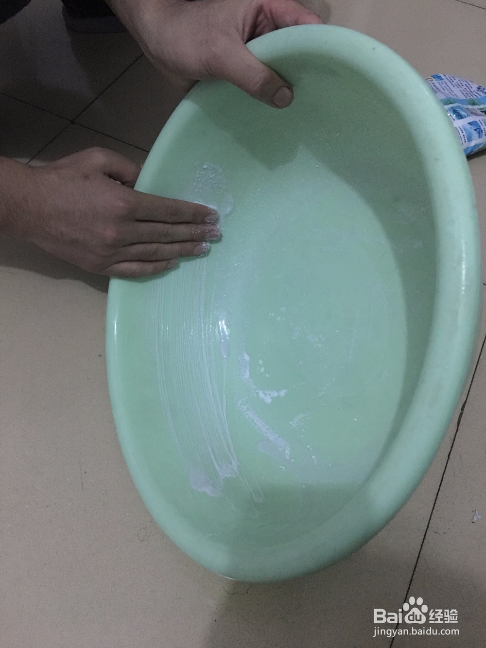 如何去除塑料盆上的油污
