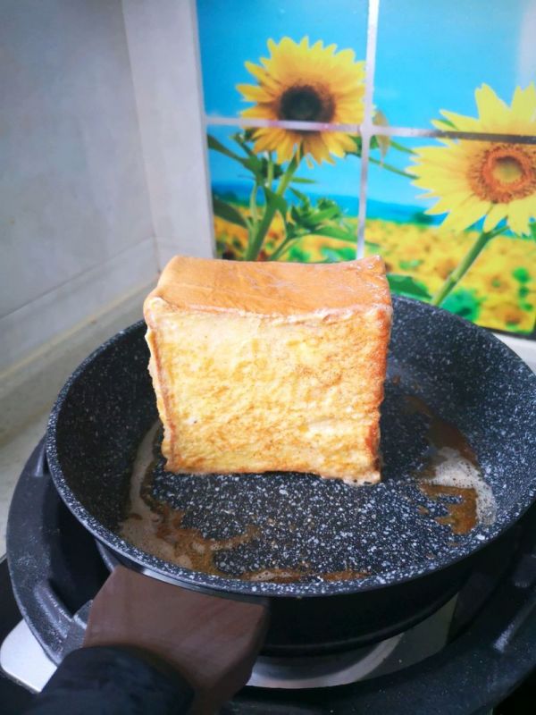 厚土司烤香肠芝士