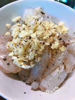 如何制作美味的青梅汁虾仁芦笋烩通心粉？